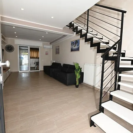 Levante Leonardo Airport Appartement